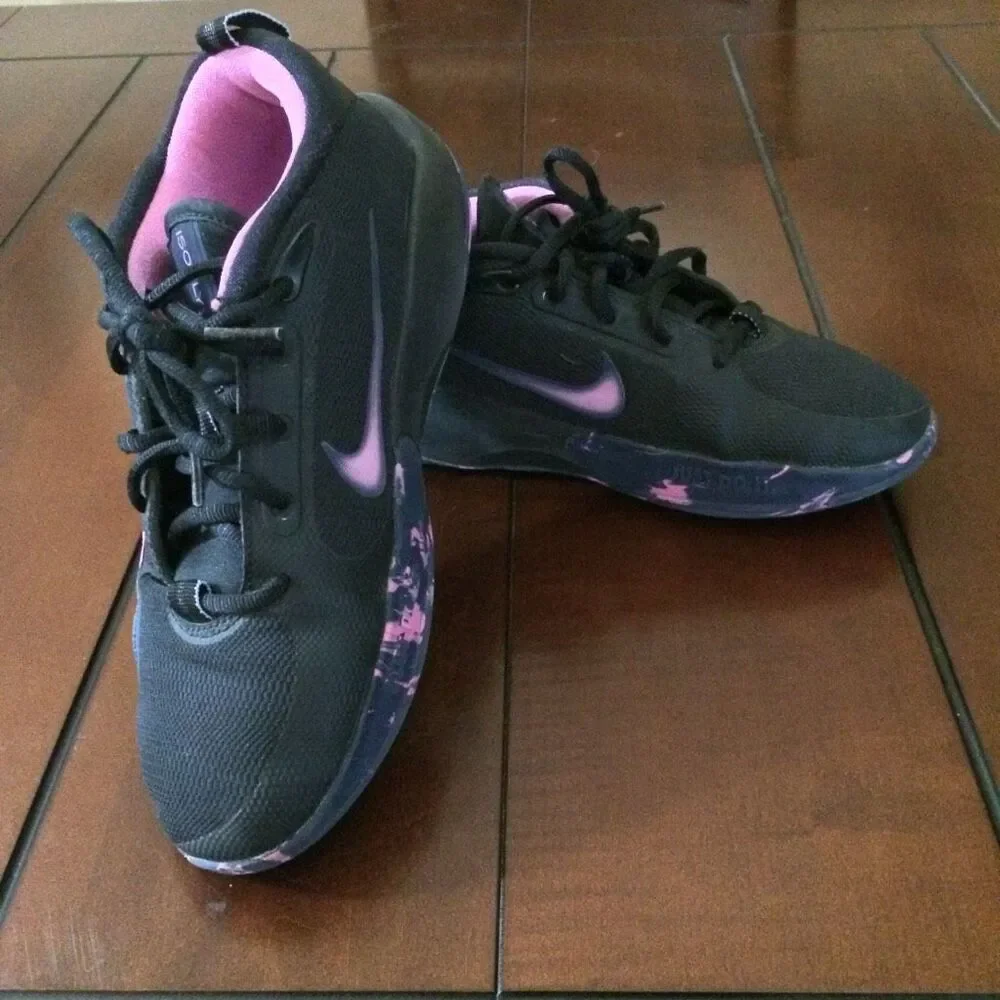 Nike kids isofly 5.5 big kid black and pink